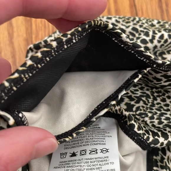 Nike Training One Sculpt Tight Cropped Leggings Leopard Sz Small - Picture 6 of 6